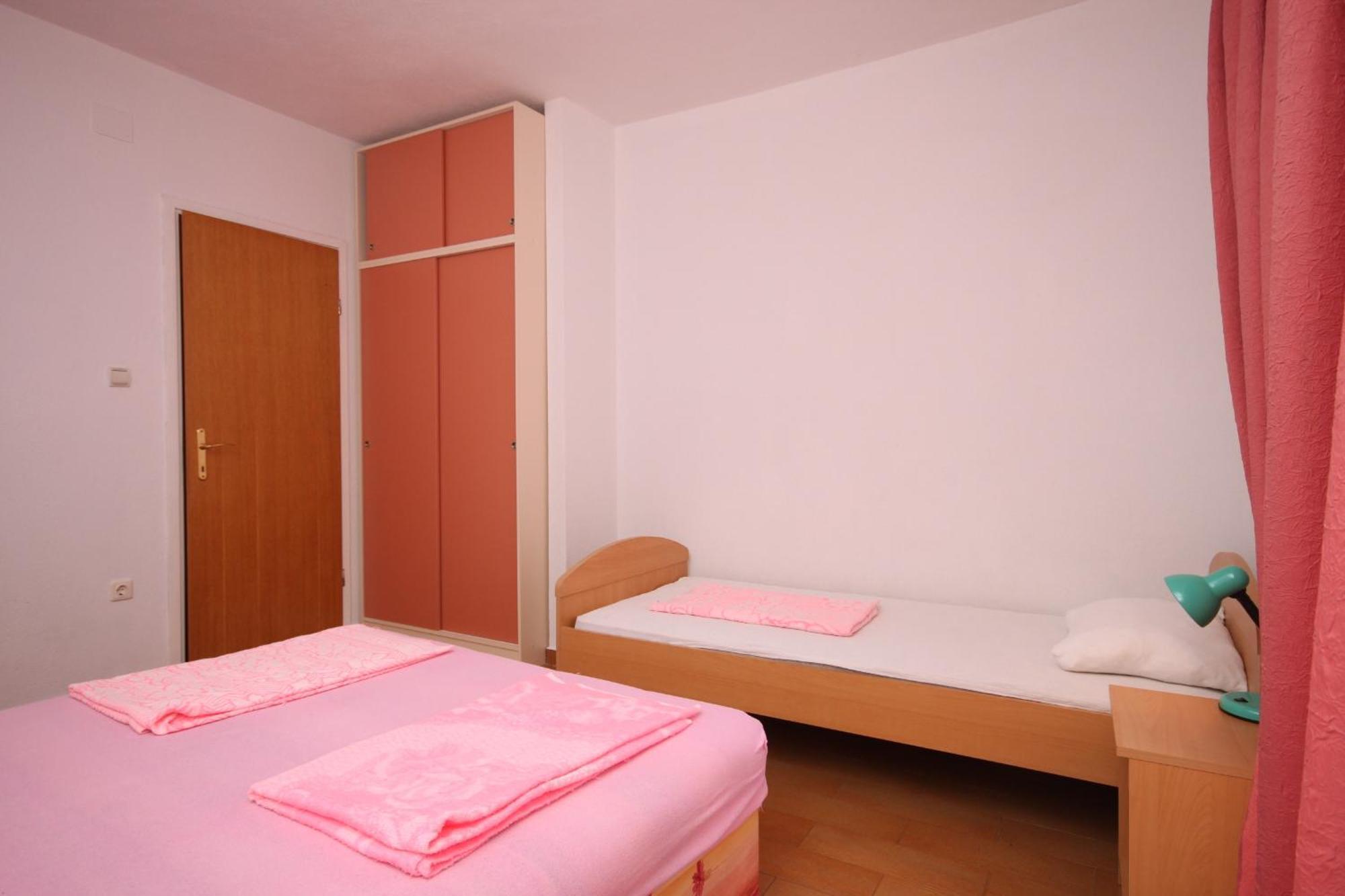 Apartments With A Parking Space Zivogosce - Porat, Makarska - 6700 Igrane Room photo
